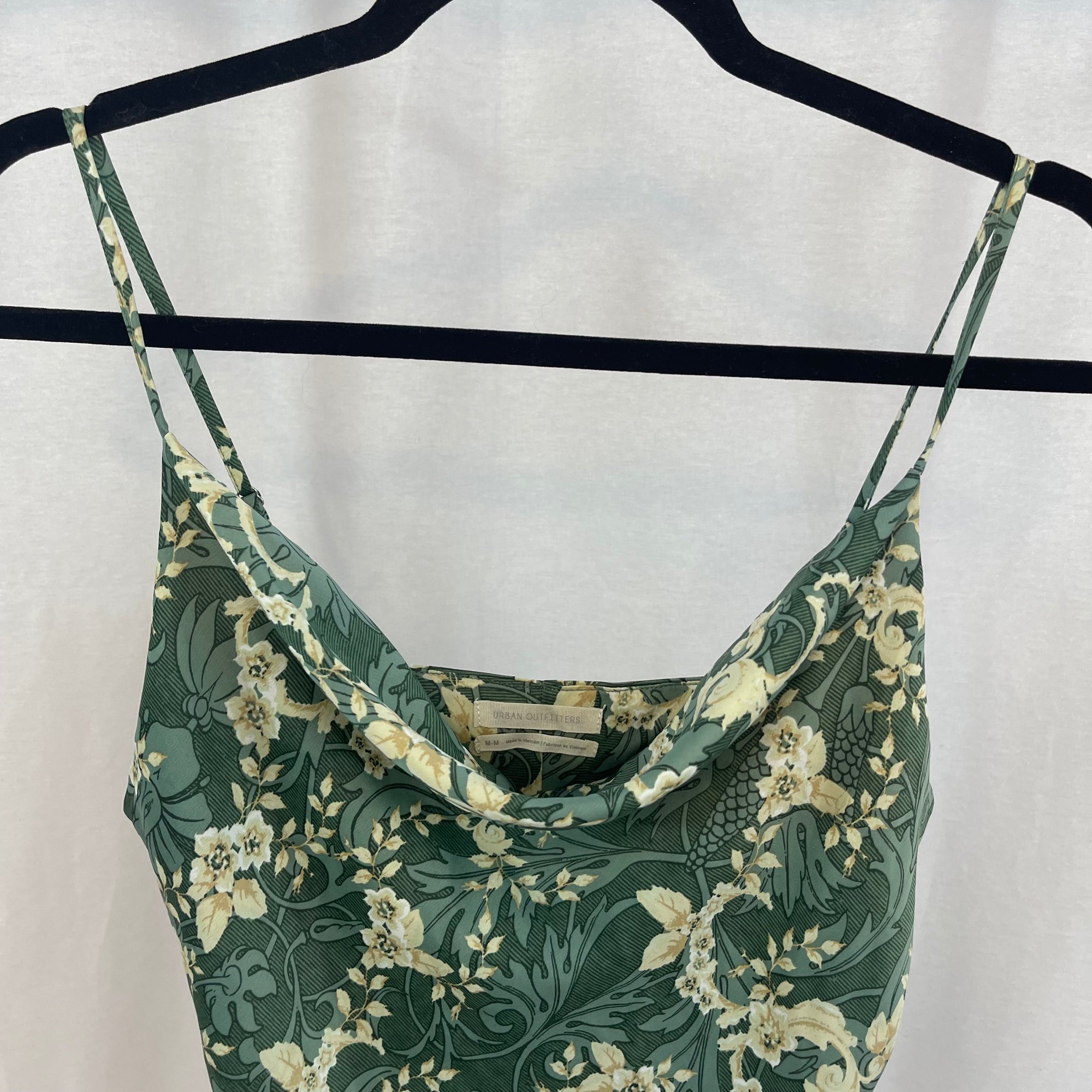 NWT Urban Outfitters Green Floral Scoop Neck Crop Top size Medium