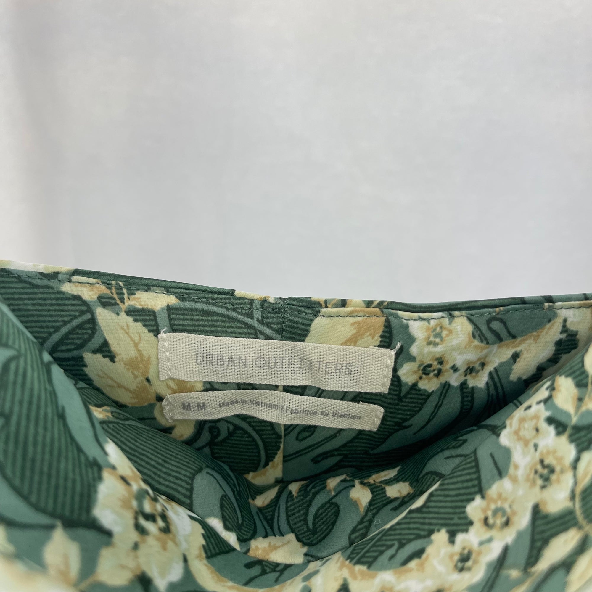 NWT Urban Outfitters Green Floral Scoop Neck Crop Top size Medium