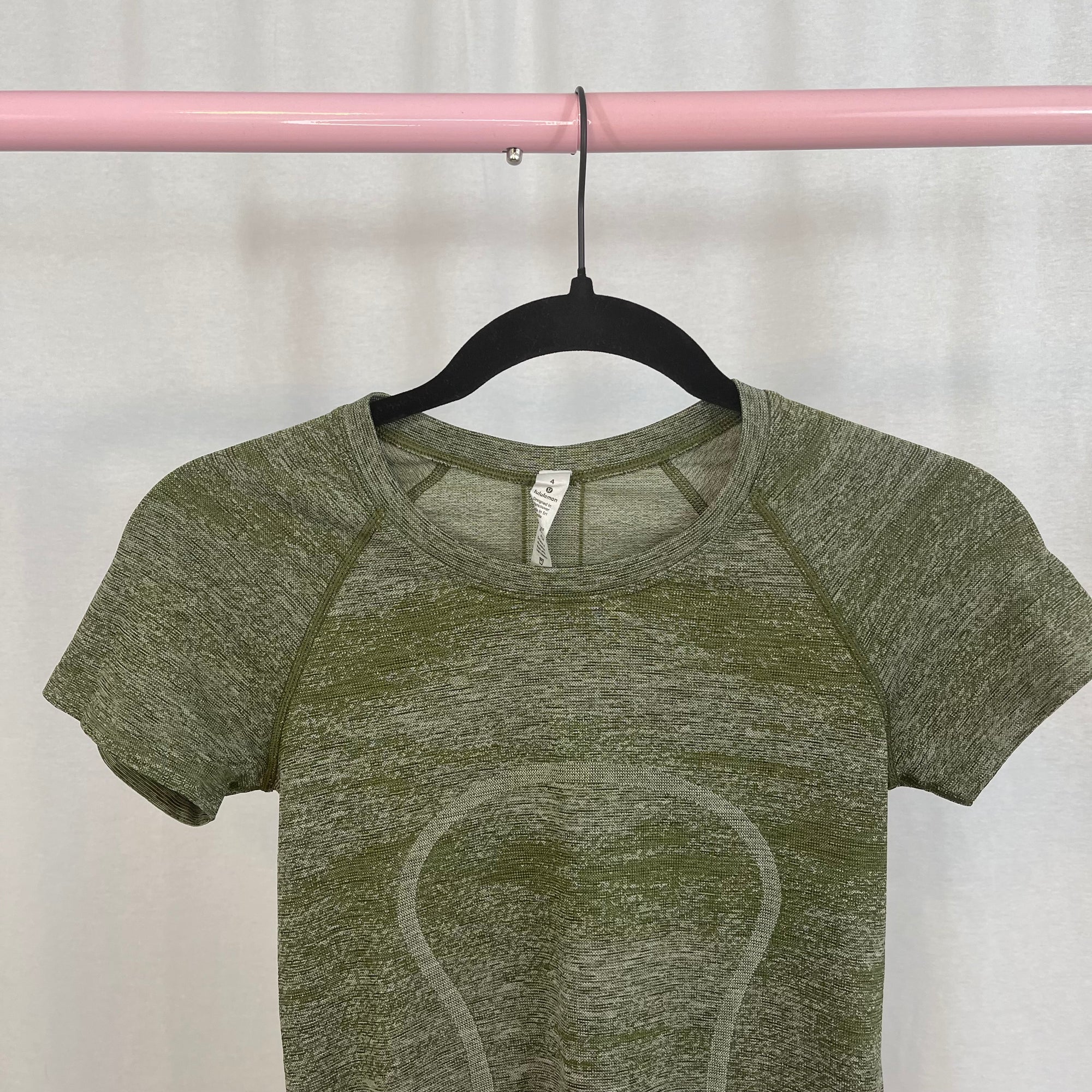 Lululemon Run Swiftly Green Short Sleeve size 4