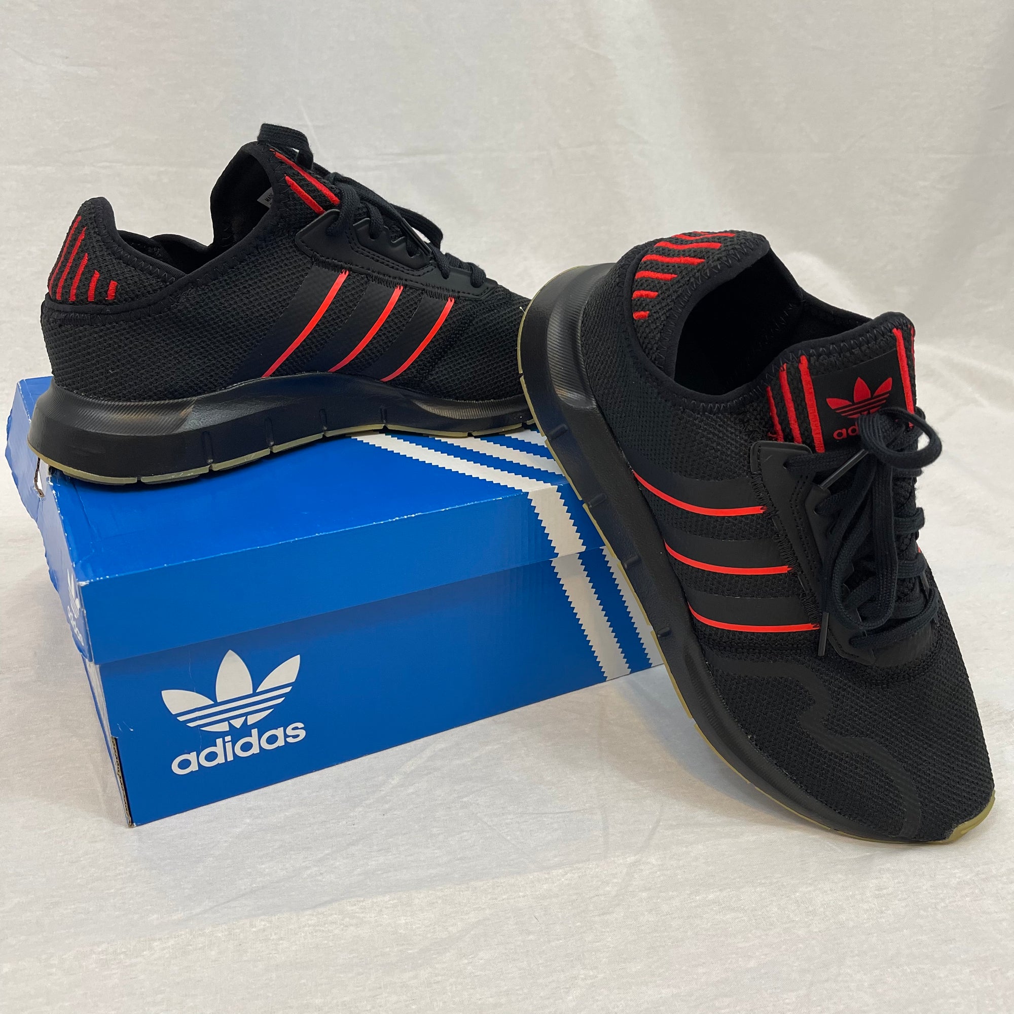 Men's Adidas Swift Run X Black Scarlet Sneaker size 9