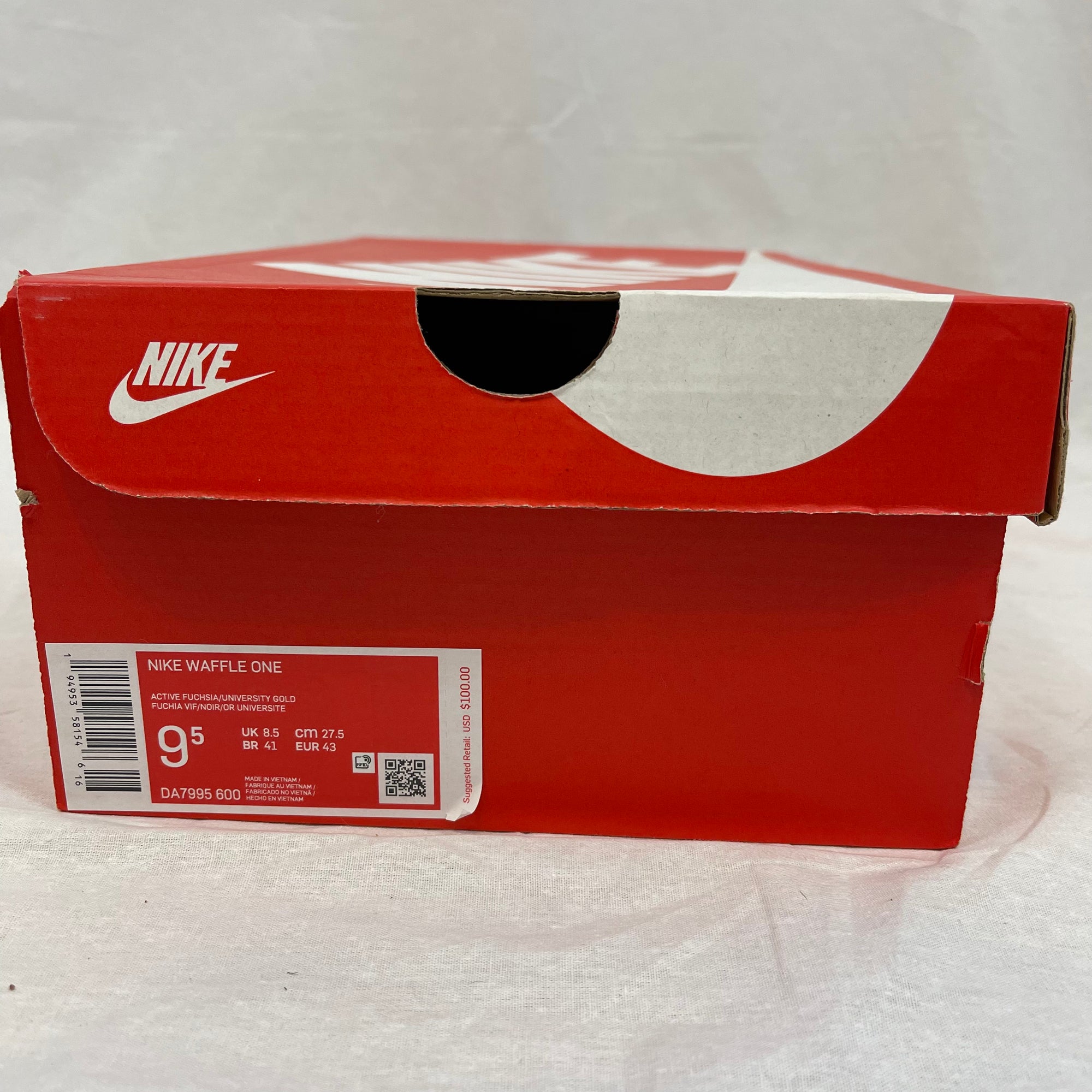 Men's Nike Waffle One Sneaker size 9.5